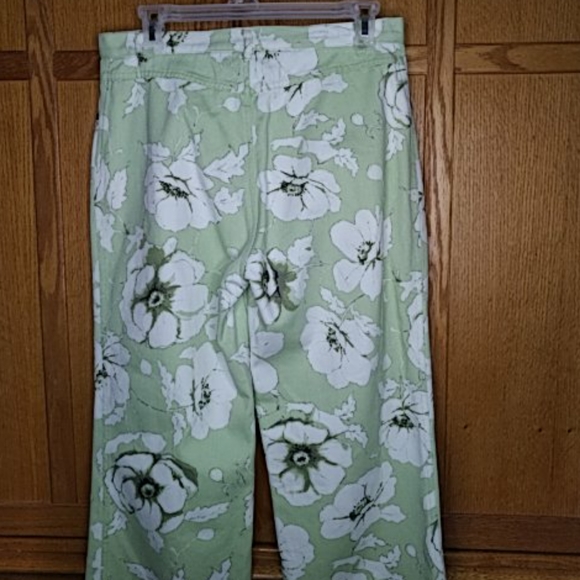 Jones Wear Spor1t Pistachio w/Magnolia's Floral 8 - Picture 3 of 5